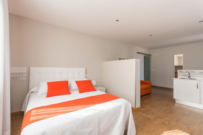 Imagen de la habitación del Aparthotel La Bolera. Foto 17