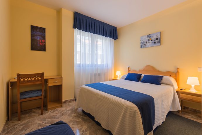 Imagen de la habitación del Aparthotel La Bolera. Foto 18