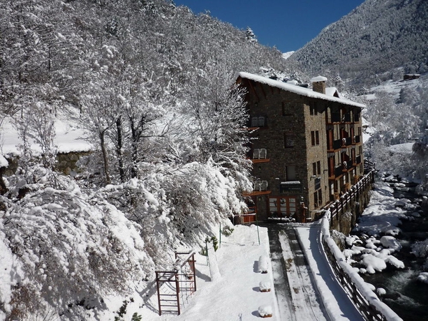 Imagen de los exteriores del Aparthotel La Neu, Llorts. Foto 5