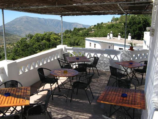 Imagen de los exteriores del Aparthotel La Oveja Verde De La Alpujarra Apartamentos. Foto 18