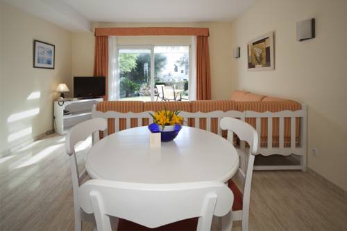 Imagen de la habitación del Aparthotel La Pergola Mallorca. Foto 5