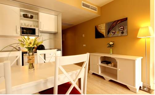 Imagen de la habitación del Aparthotel La Pergola Mallorca. Foto 8