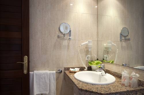 Imagen de la habitación del Aparthotel La Pergola Mallorca. Foto 12