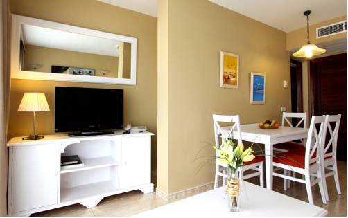 Imagen de la habitación del Aparthotel La Pergola Mallorca. Foto 15