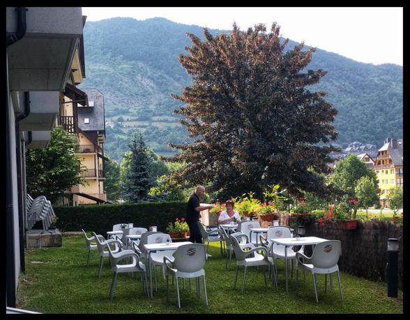 Imagen de los exteriores del Aparthotel La Vall Blanca. Foto 11