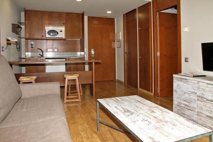Imagen de la habitación del Aparthotel La Vall Blanca. Foto 5