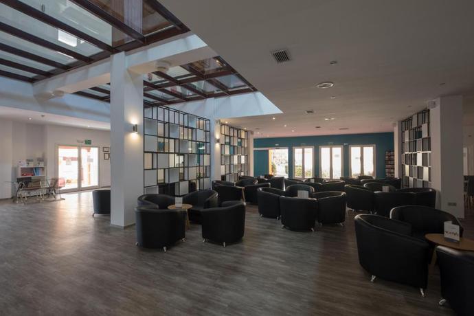 Imagen de los interiores del Aparthotel Las Dunas, Chiclana - Sancti Petri. Foto 22