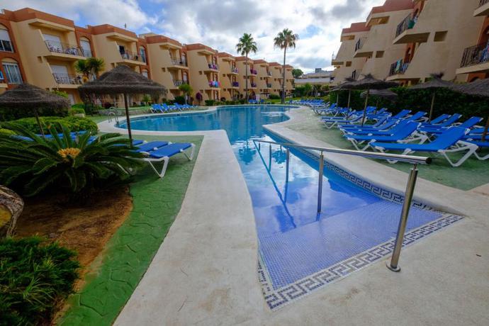 Imagen de la piscina del Aparthotel Las Dunas, Chiclana - Sancti Petri. Foto 25