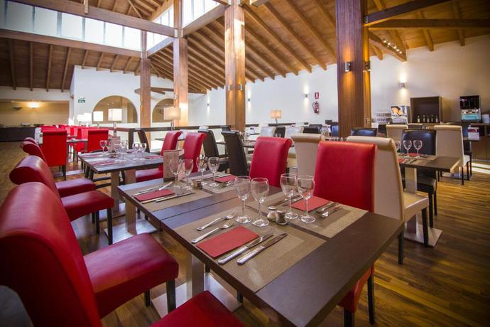 Imagen del bar/restaurante del Aparthotel Las Dunas, Chiclana - Sancti Petri. Foto 4