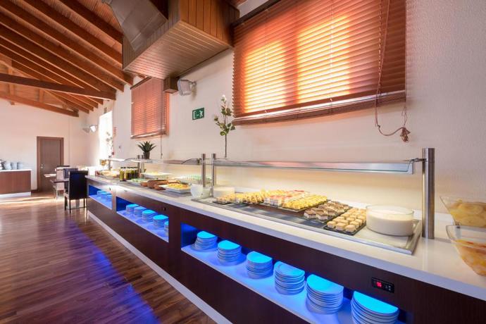 Imagen del bar/restaurante del Aparthotel Las Dunas, Chiclana - Sancti Petri. Foto 5