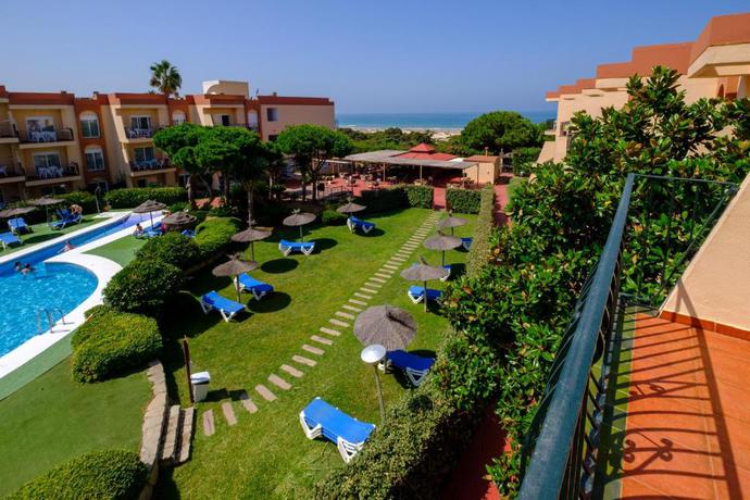 Imagen de los exteriores del Aparthotel Las Dunas, Chiclana - Sancti Petri. Foto 17