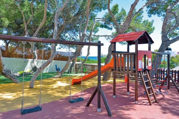 Imagen de los exteriores del Aparthotel Leonardo Royal and Suites hotel Ibiza Santa Eulalia. Foto 13