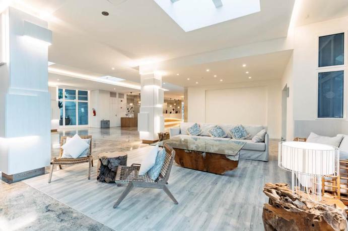 Imagen de los interiores del Aparthotel Leonardo Royal and Suites hotel Ibiza Santa Eulalia. Foto 16