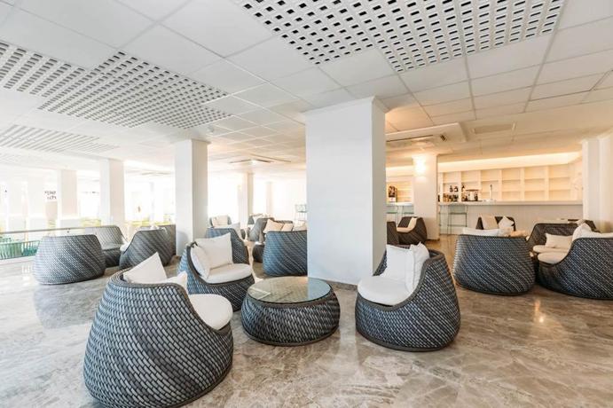 Imagen de los interiores del Aparthotel Leonardo Royal and Suites hotel Ibiza Santa Eulalia. Foto 17