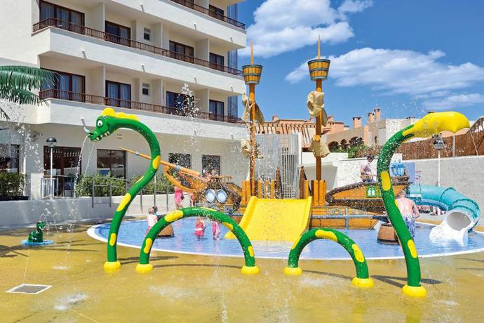 Imagen de la piscina del Aparthotel Leonardo Royal and Suites hotel Ibiza Santa Eulalia. Foto 20