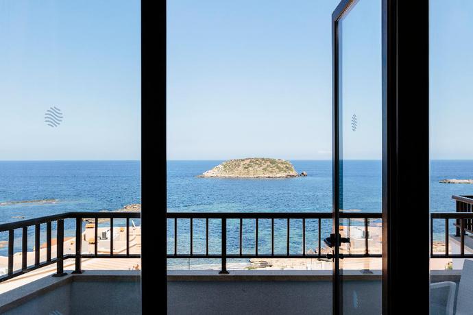 Imagen de la habitación del Aparthotel Leonardo Royal and Suites hotel Ibiza Santa Eulalia. Foto 9
