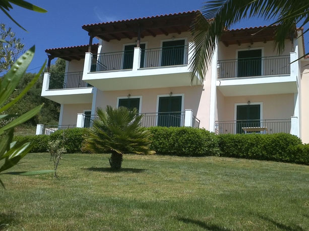 Imagen de los exteriores del Aparthotel Liberatos Village. Foto 7