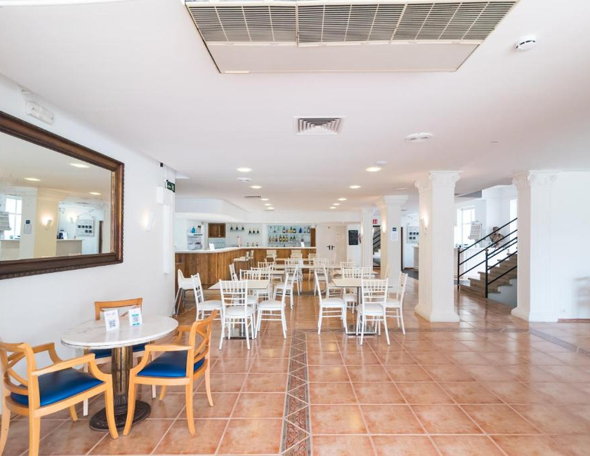 Imagen del bar/restaurante del Aparthotel Lis Mallorca. Foto 2