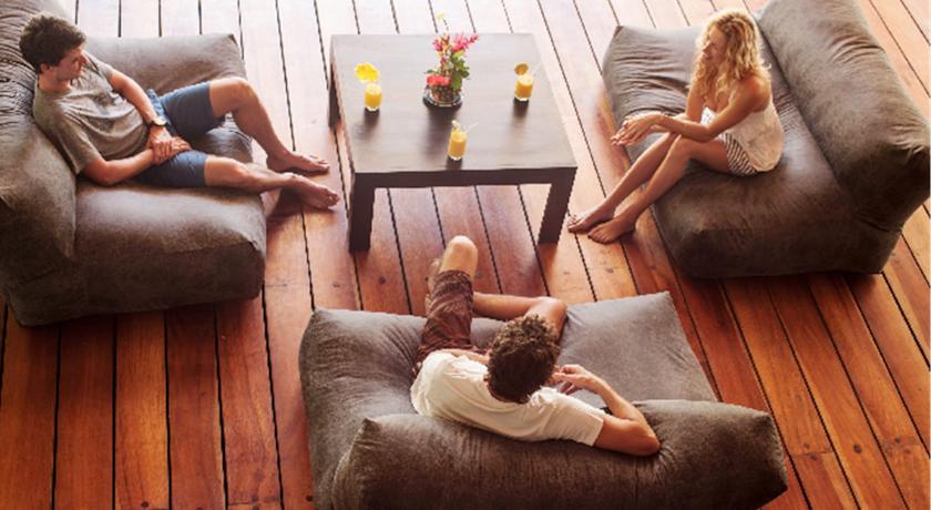 Imagen de los interiores del Aparthotel Living Hotel. Foto 6