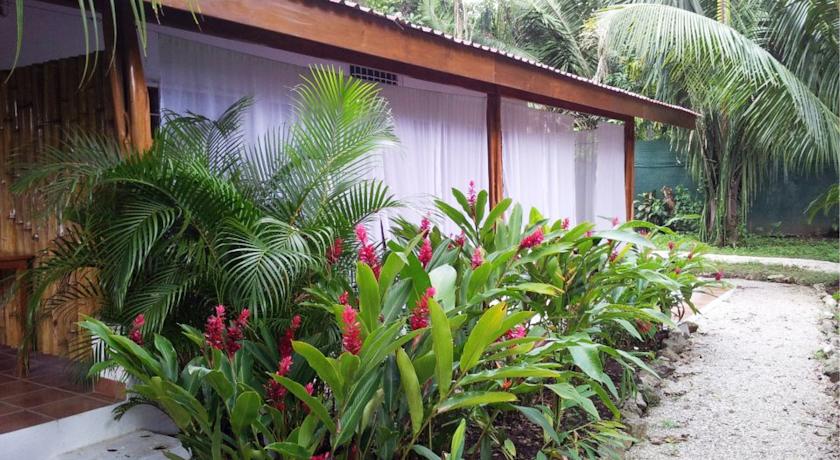 Imagen de los interiores del Aparthotel Living Hotel. Foto 7