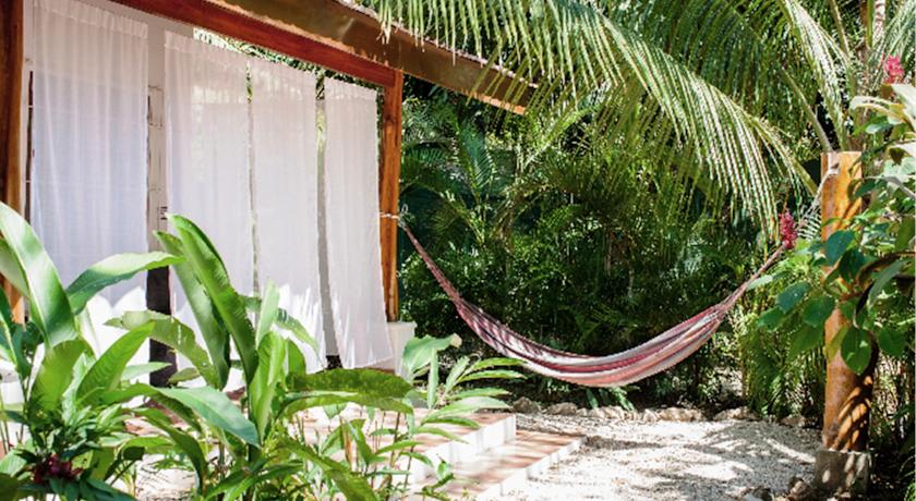 Imagen de los interiores del Aparthotel Living Hotel. Foto 8