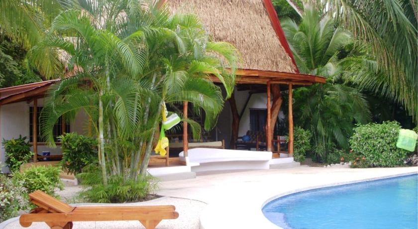 Imagen de la piscina del Aparthotel Living Hotel. Foto 10