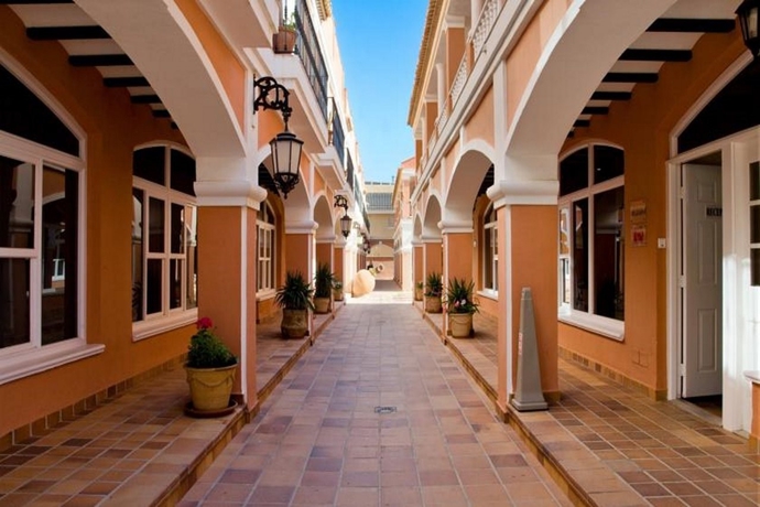 Imagen general del Aparthotel Lloyds Beach Club. Foto 10