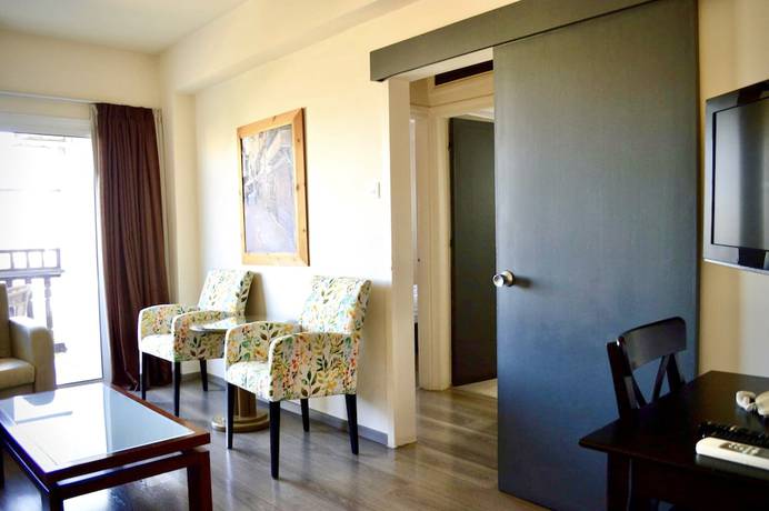 Imagen de la habitación del Aparthotel Lordos. Foto 17