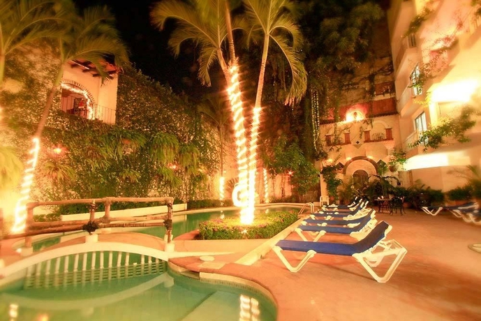 Imagen de la piscina del Aparthotel Los Arcos Suites. Foto 14