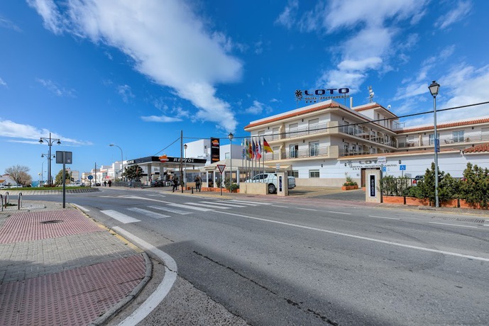 Imagen de los exteriores del Aparthotel Loto Conil. Foto 21