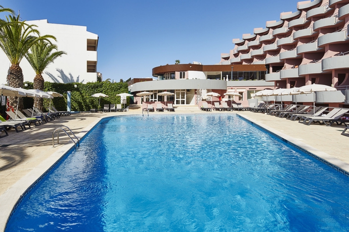 Imagen de la piscina del Aparthotel Luna Clube Oceano. Foto 15