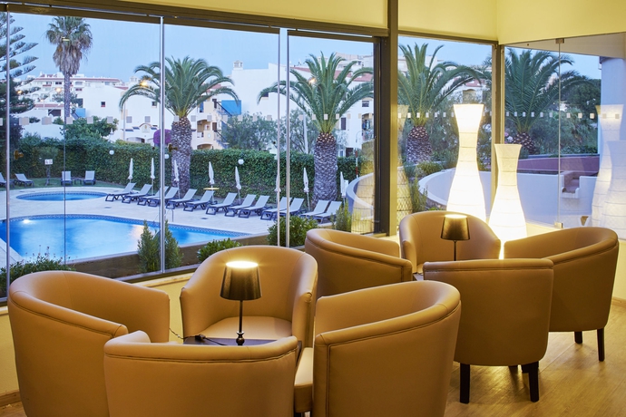 Imagen de los interiores del Aparthotel Luna Clube Oceano. Foto 14