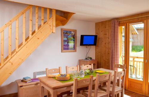 Imagen de la habitación del Aparthotel Madame Vacances Les Chalets du Berger Premium. Foto 2
