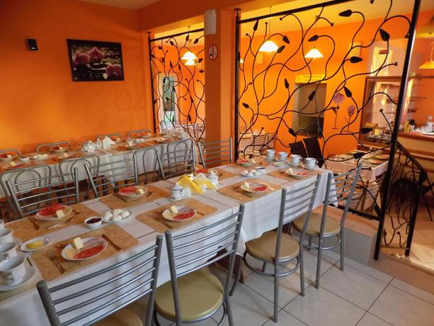 Imagen del bar/restaurante del Aparthotel Malinka. Foto 2