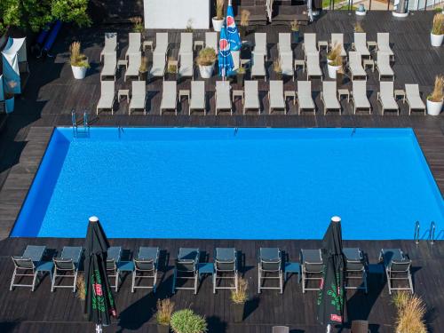 Imagen de la piscina del Aparthotel Maloves Resort and Spa Prywatne. Foto 20