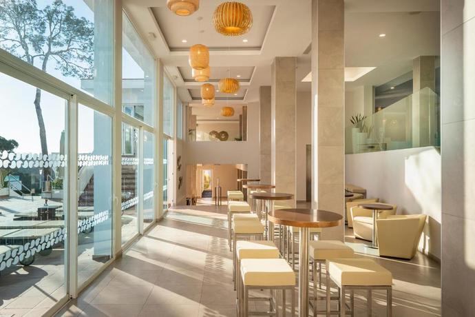 Imagen del bar/restaurante del Aparthotel MarSenses Ferrera Blanca. Foto 3