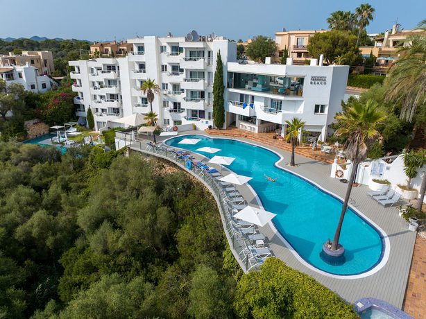 Imagen de la piscina del Aparthotel MarSenses Natura Olea. Foto 17