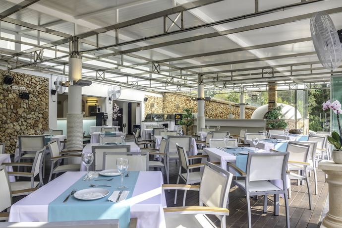 Imagen del bar/restaurante del Aparthotel MarSenses Natura Olea. Foto 2