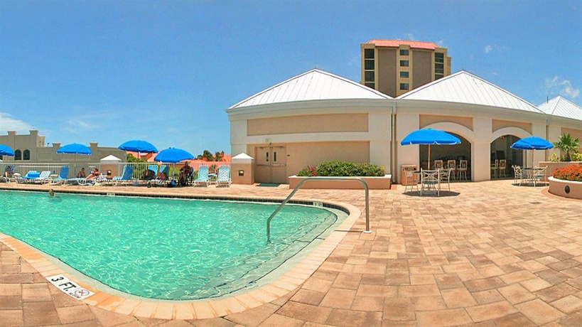 Imagen de la piscina del Aparthotel Marco Beach Ocean Suites. Foto 16