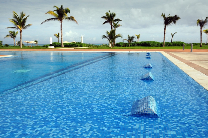 Imagen de la piscina del Aparthotel Mareazul Beach Front Resort Playa del Carmen. Foto 15