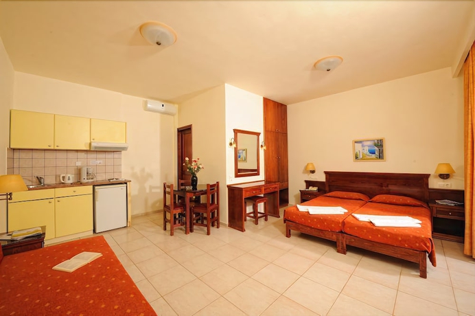 Imagen de la habitación del Aparthotel Maria Lambis. Foto 2
