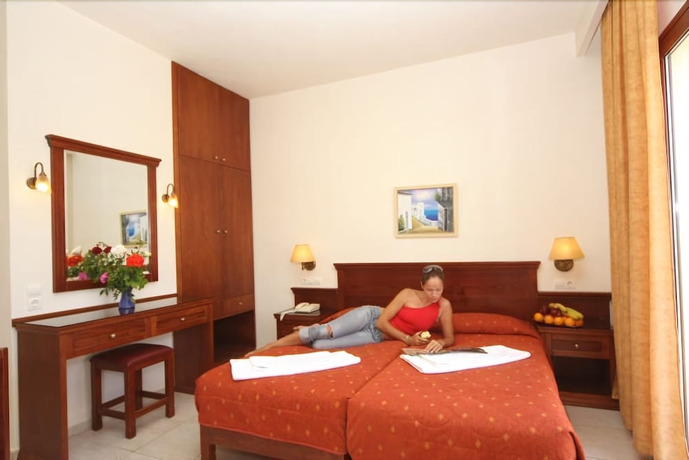 Imagen de la habitación del Aparthotel Maria Lambis. Foto 6