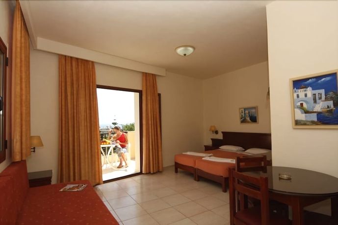 Imagen de la habitación del Aparthotel Maria Lambis. Foto 11