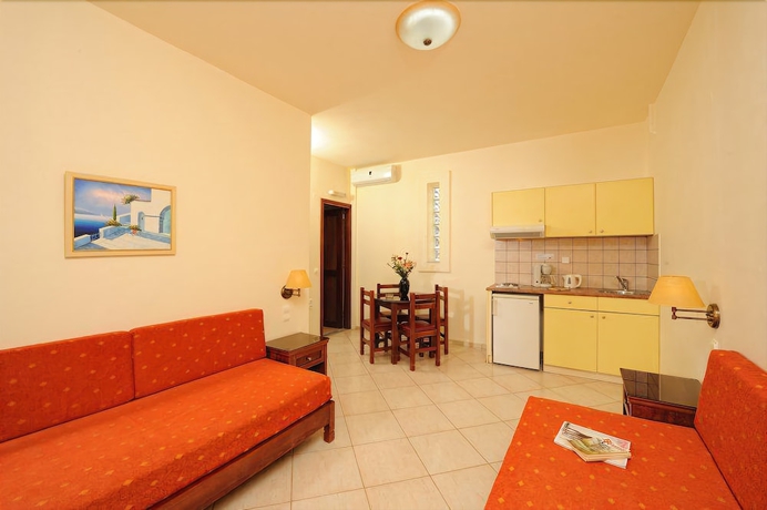 Imagen de la habitación del Aparthotel Maria Lambis. Foto 13