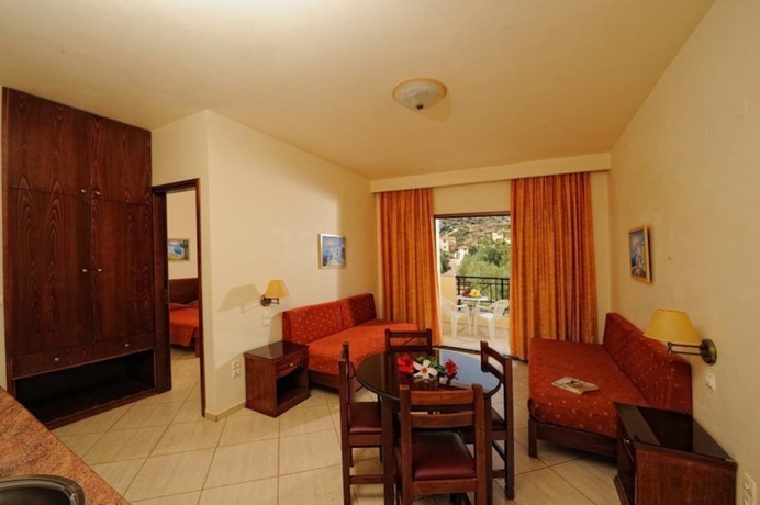 Imagen de la habitación del Aparthotel Maria Lambis. Foto 14
