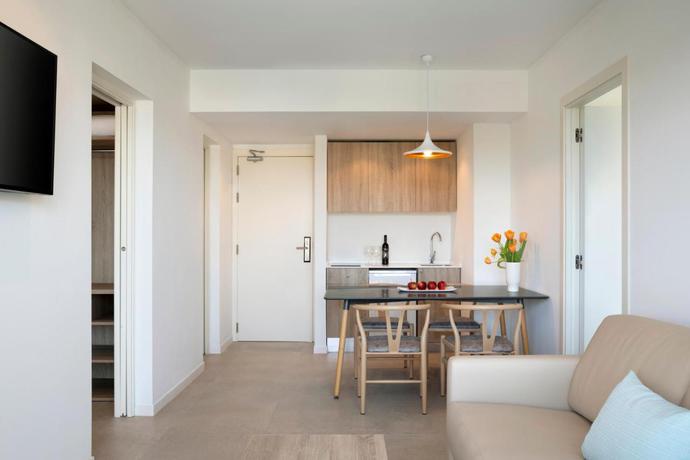Imagen de la habitación del Aparthotel Marina Drach. Foto 4