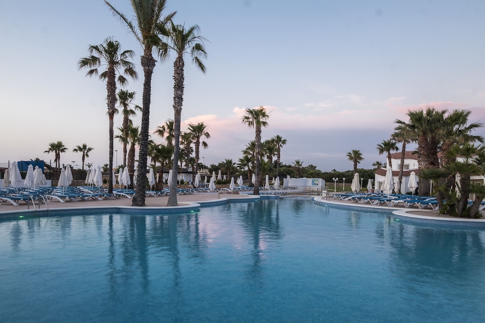 Imagen de la piscina del Aparthotel Marinda Garden Aparthotel. Foto 15
