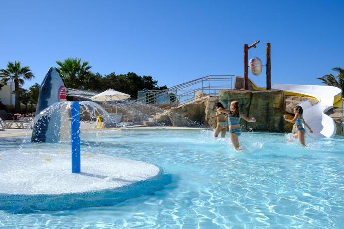 Imagen de la piscina del Aparthotel Marvell Club. Foto 25