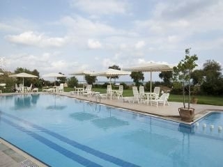 Imagen de la piscina del Aparthotel Matzi. Foto 8