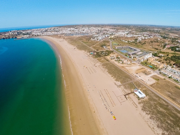 Imagen de los exteriores del Aparthotel Meia Praia Lagos - Beach Club Apartments. Foto 10